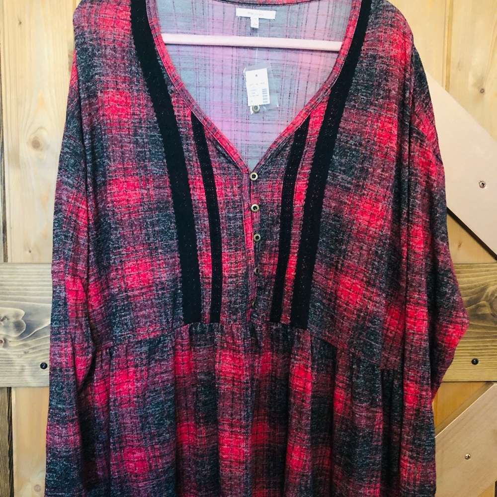 Maurices Red and Black 3/4 Sleeve Boxy Blouse